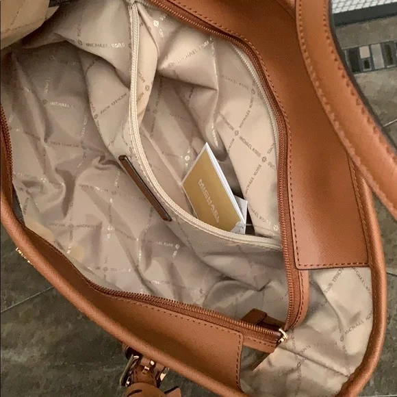 Michael Kors Bags Michael Kors Jet Set Shoulder - Picture 14 of 16